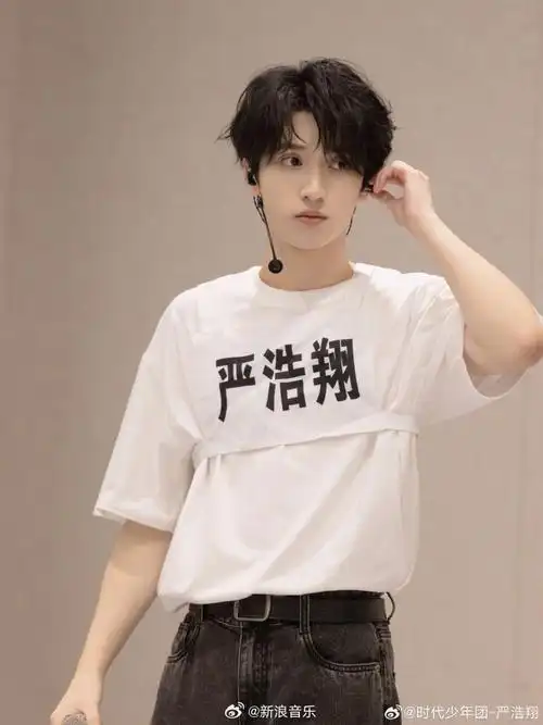 刘耀文张真源卡点晒照为严浩翔庆生##严浩翔20岁生日大片