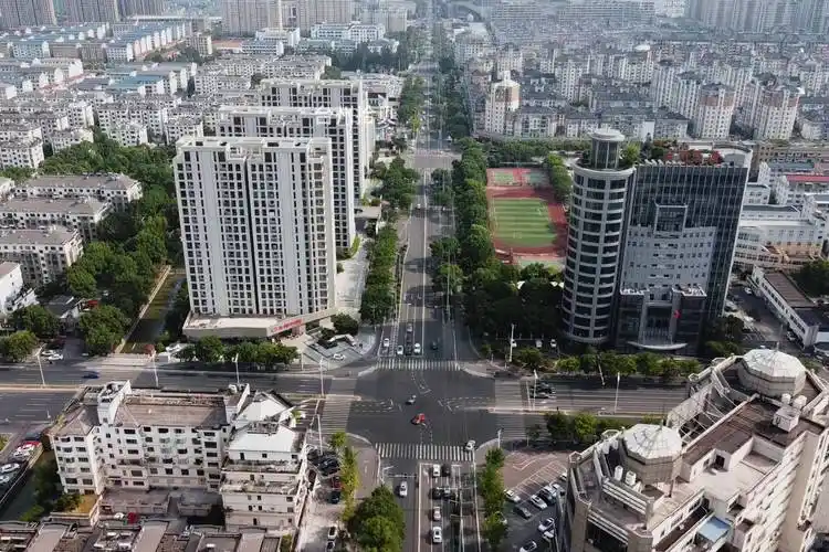 航拍浙江省台州市椒江区白云山南路从市府大道一路至一江山大道