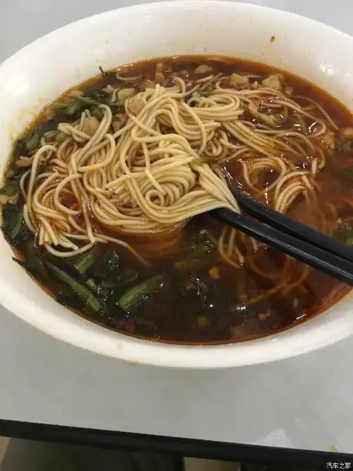 单位食堂吃面