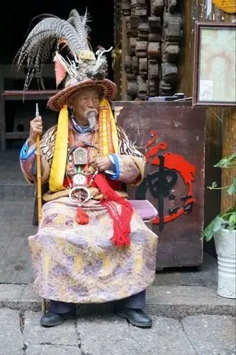 纳西族东巴教的老爷爷. 丽江古城