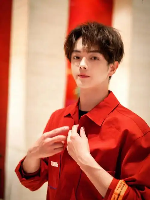 红衣少年许凯真是太帅了