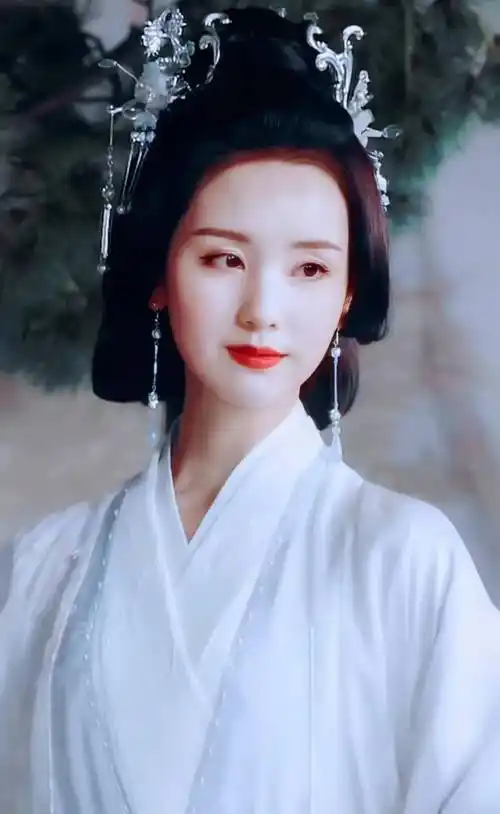 盘点国内女明星的古装白衣造型—一袭白裙 清丽脱俗 倾国倾城