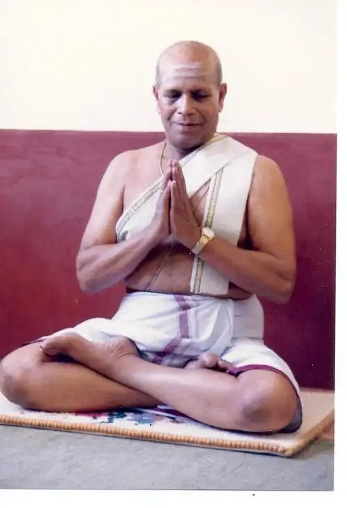 艾扬格(艾扬格瑜伽创始人)一眼望去,会发现:瑜伽大师竟然都是男的!