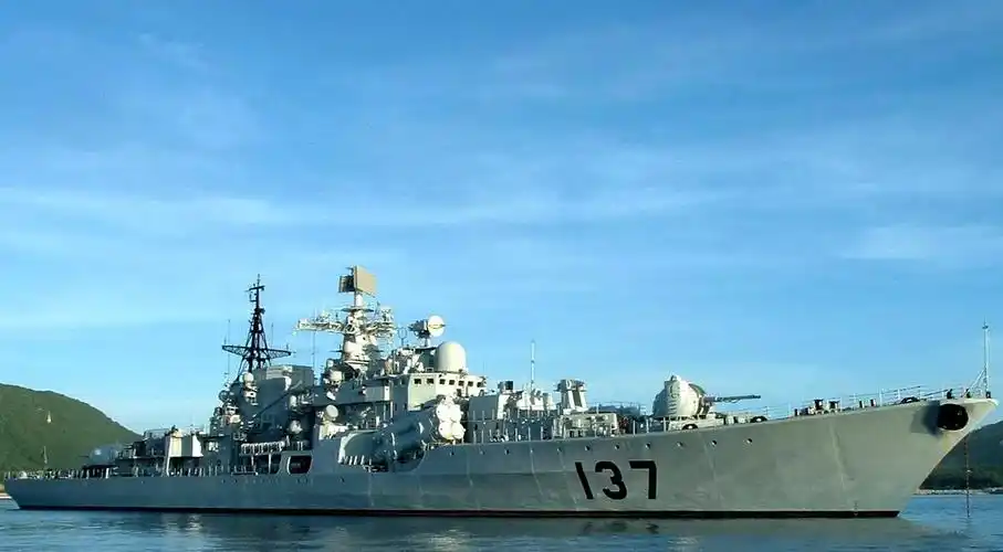 137福州号导弹驱逐舰