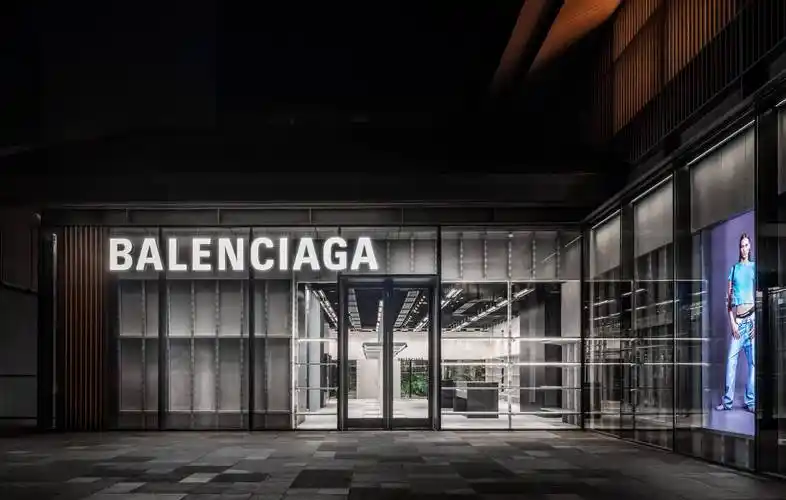 balenciaga成都远洋太古里品牌全球旗舰店盛大开幕_chengdu_建筑_镶板
