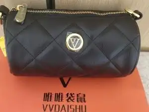 全新 唯唯袋鼠手机包,质量超好,容量大,牛皮纹,要的私聊拼单