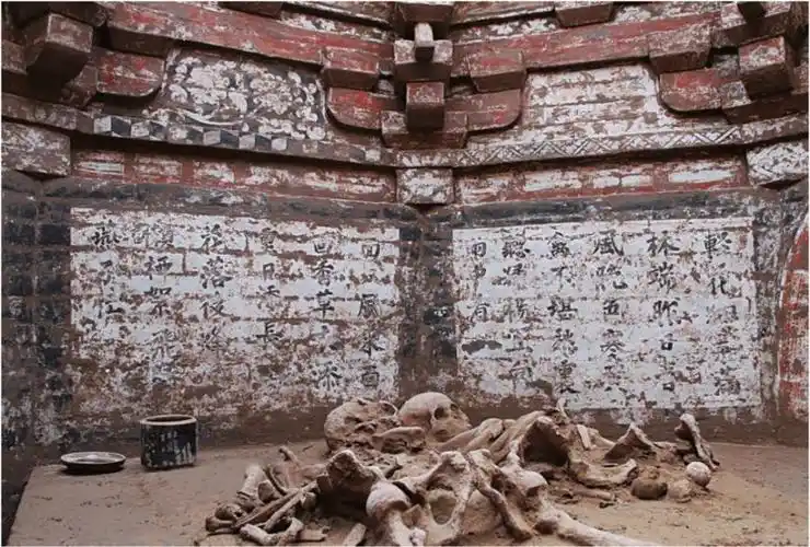 读古墓题壁诗生死本微末是人间太痴缠