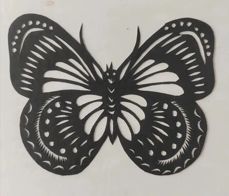 美丽花蝴蝶剪纸作品