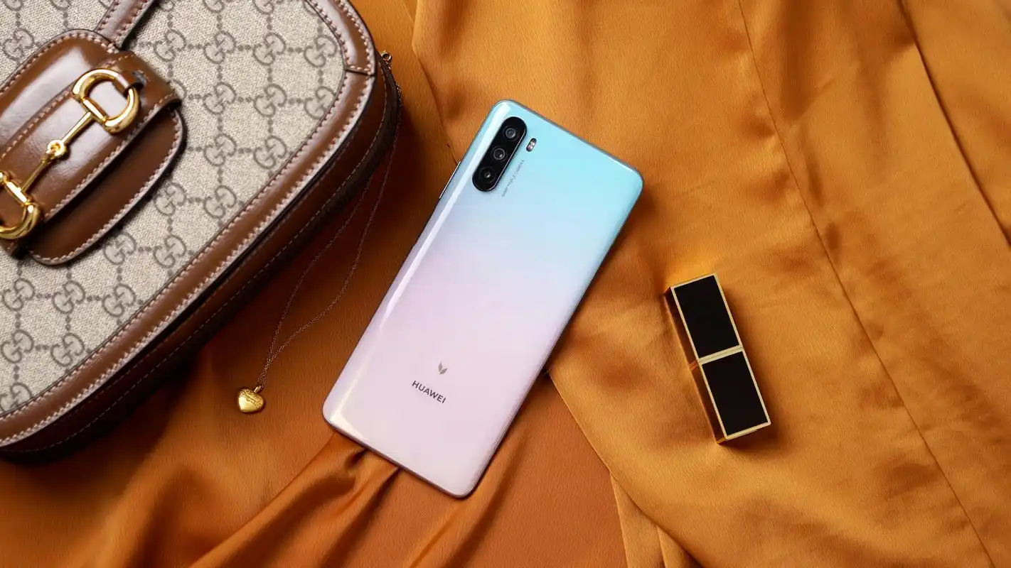 华为麦芒9图赏:6400万后置三摄 22.5w快充,2199元起香不香?