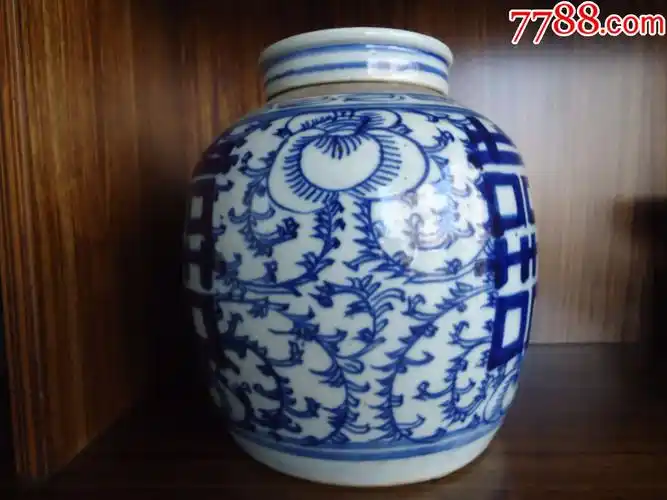 晚清民国青花双喜勾莲纹大盖罐