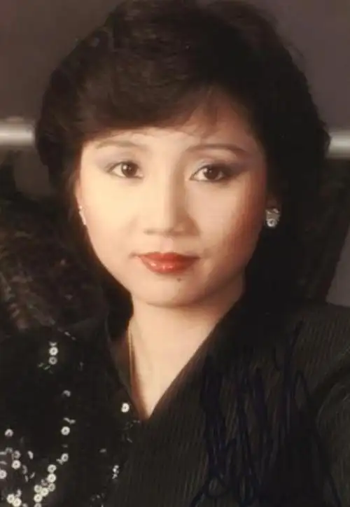 回顾歌手张德兰27岁为爱隐退43岁转行学医嫁人34年无儿无女