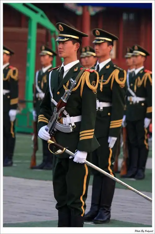 组图:中国最帅的80后军人 刚毅面孔天使心灵