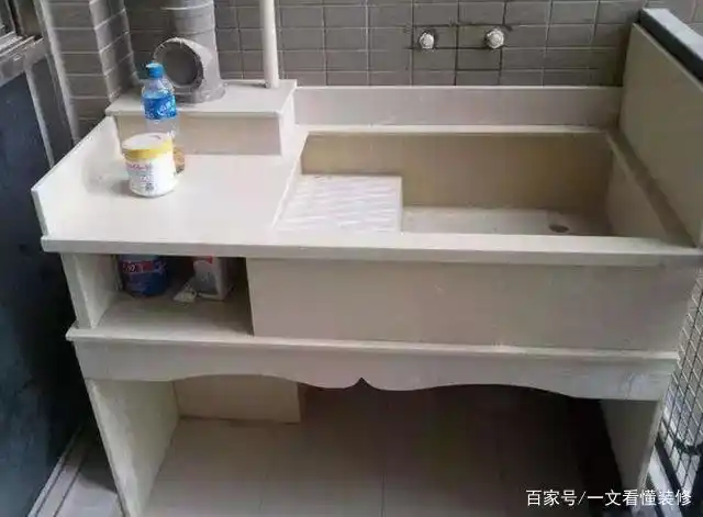 别安装阳台柜了,如今更流行"砖砌洗衣台",便宜还实用