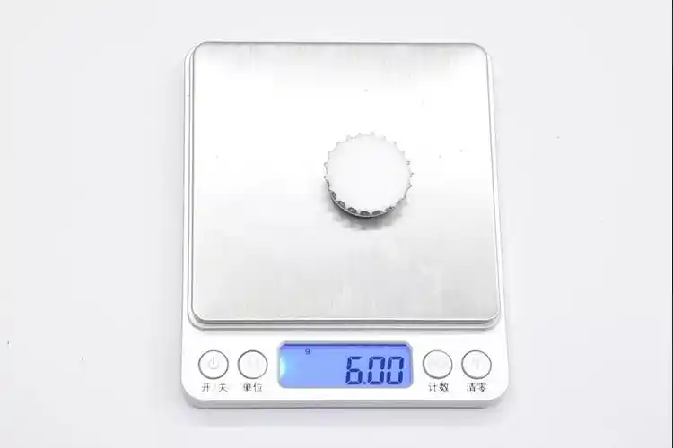 肾友每日应逐渐减6g以下,这一用量指的是食盐量,包括烹调用盐及其它