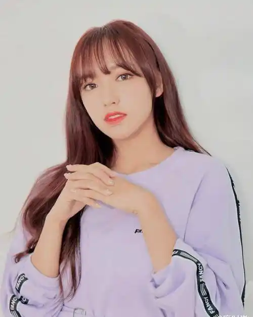 程潇为何一直留长发?看到她的短发照后:还以为是国外小姐姐