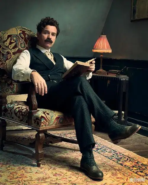 而他,就是本剧的核心人物罗斯托夫伯爵.