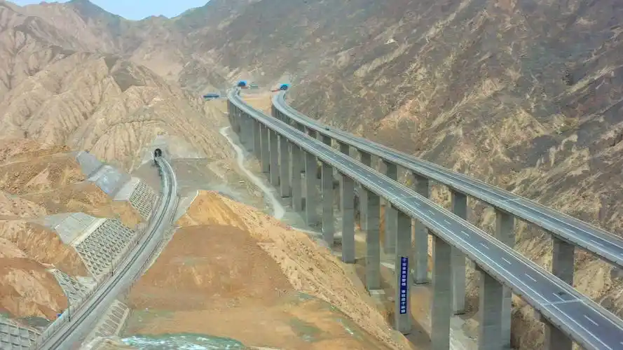 若羌依若高速公路将于8月30日正式通车