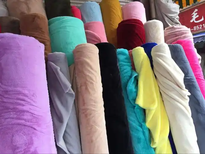 供应超柔仿獭兔毛人造毛绒布料包包服装帽子面料车垫靴套围巾