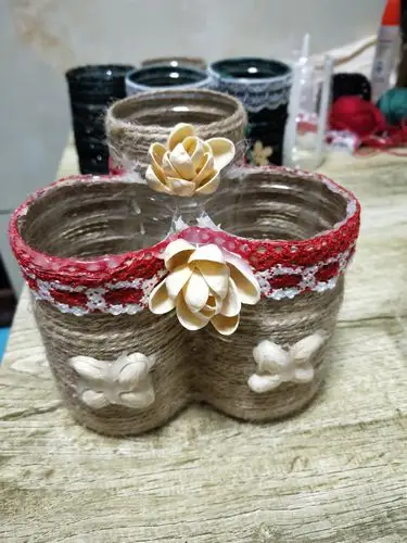 废物利用(矿泉水瓶子制做笔筒)