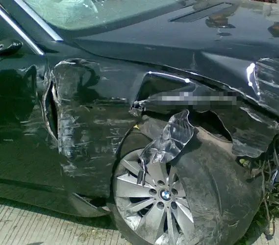 宝马7系和小微面交通事故现车图