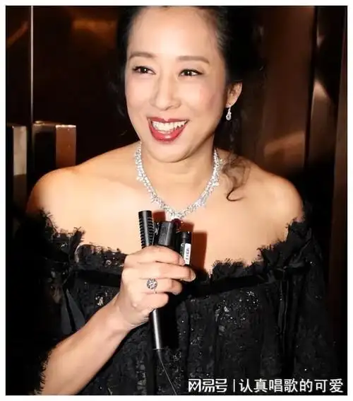 朱玲玲虽占着婆婆位置,但是早就没有往日的底气,经常故意装糊涂