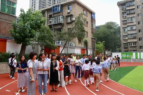 大学南路小学分校第二周"浓情满溢,感念师恩"教师节主题升旗仪式