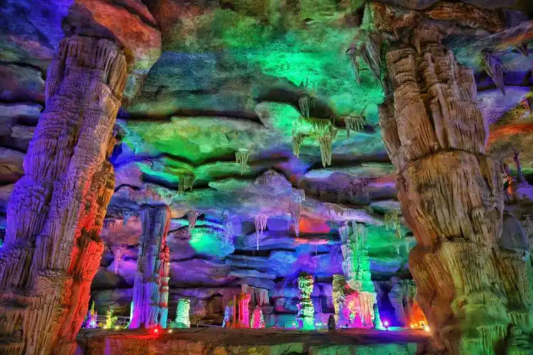 泰山地下大裂谷溶洞. - 美篇