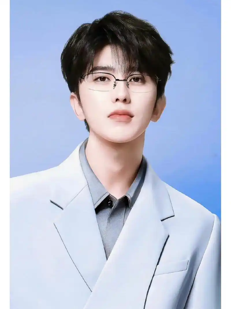 蔡徐坤90壁纸/小照片ikun必备    真的好好康还可以打印成小照片的