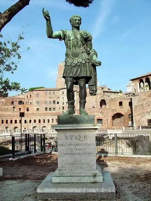 罗马凯撒大帝塑像