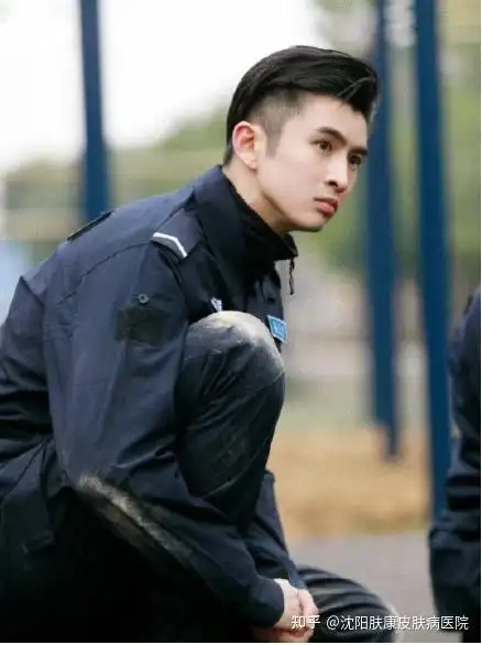 张云龙新综艺从小透明到帅气特警究竟发生了哪些变化呢