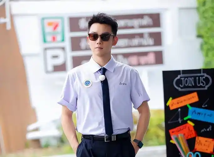 其他艺人出现了一丁点的黑料,工作室最先发声明或者律师函,可郑恺的