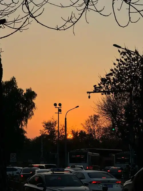 夕阳下的城市风光🌇