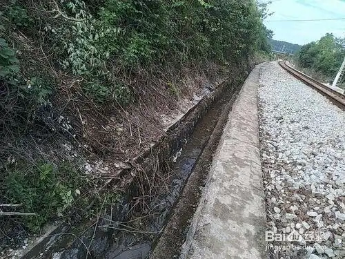 铁路施工地面排水系统的设置有哪些要求?