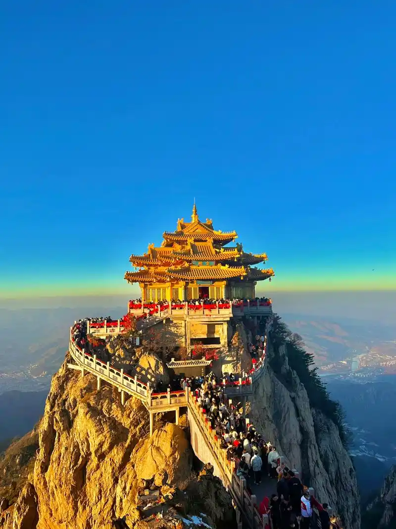 老君山的金顶!实在是太美了 山上的风景永远是最好的!