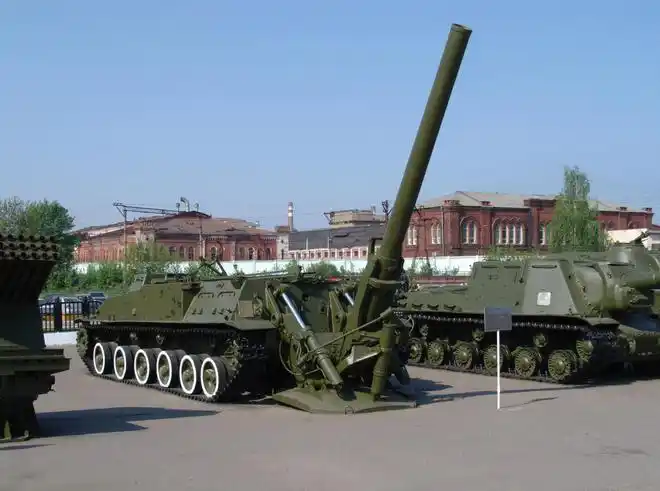 二战苏联b4榴弹炮:一炮摧毁碉堡,德军见了就逃跑,战后却被封存