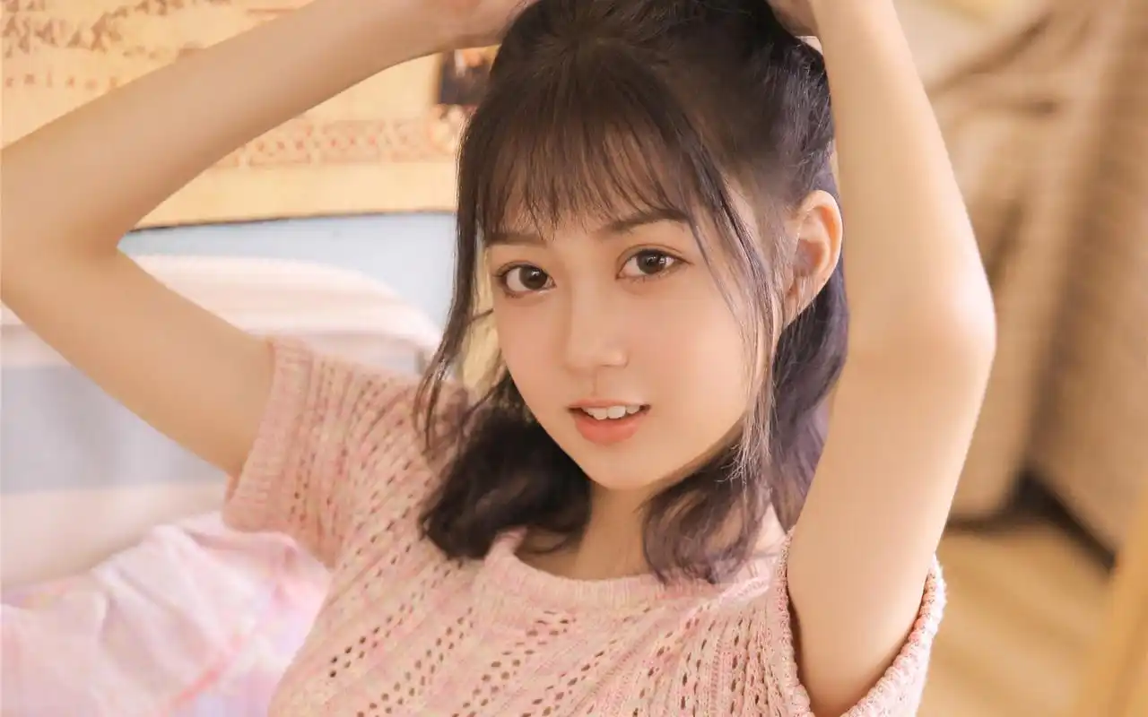 清纯大眼美女小姐姐图片桌面壁纸
