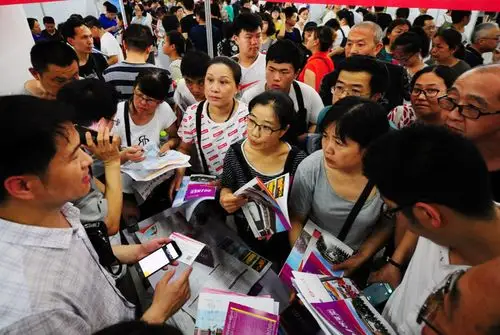 高校招生咨询忙