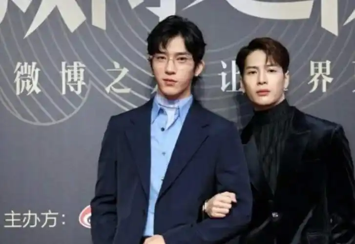 井柏然王嘉尔王扶井cp红毯逃跑被小白嘲笑这一点都不贵公子