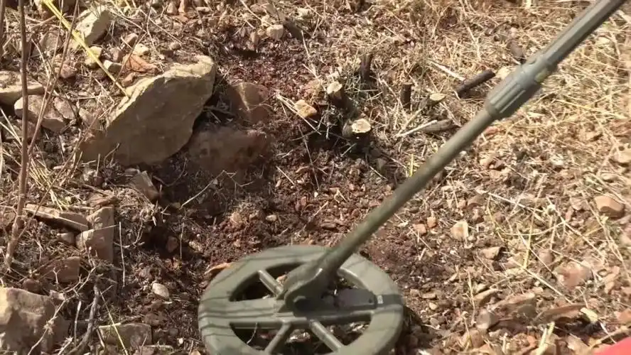 爱国情 奋斗者| 曹翔:维和雷场上的"听风者"_扫雷