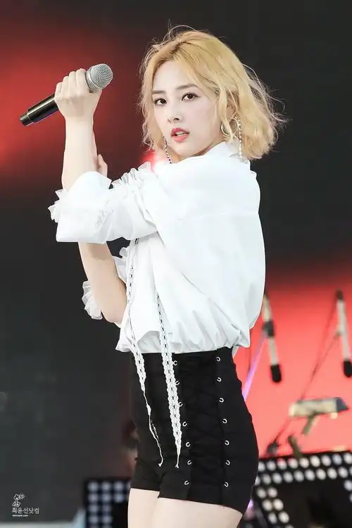 有人记得sonamoo的崔允瑄吗