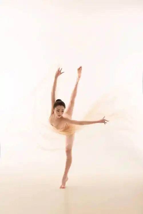 大三舞蹈生的美艳动人感_写真_艺术_角度