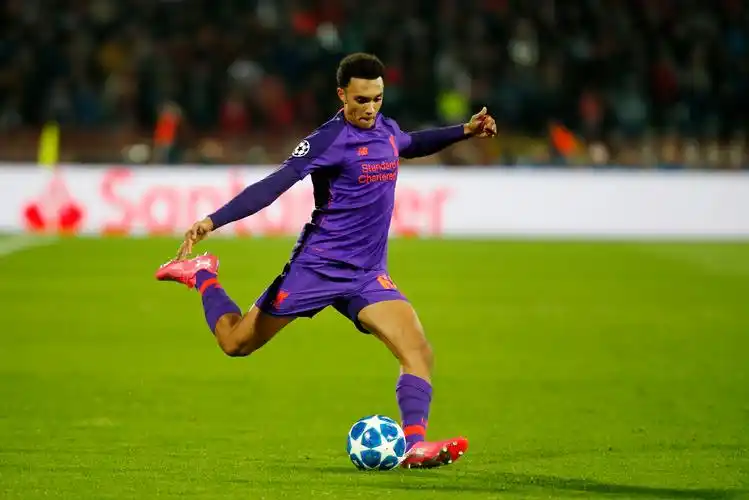 爆射破门阿诺德10粒英超进球中有7球来自禁区外远射