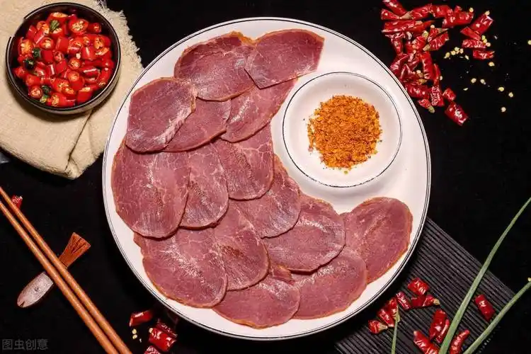 这样做卤牛肉色泽红润肉香四溢中秋家宴直接空盘