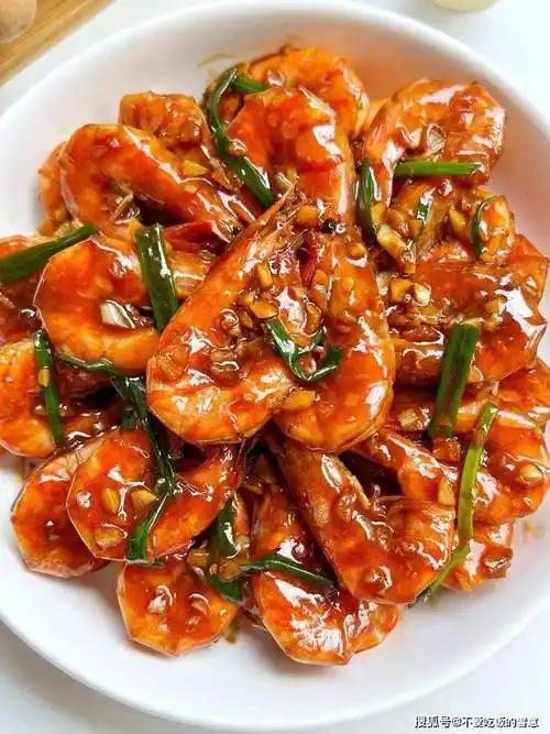 《油焖大虾:鲁菜经典,鲜美传承》