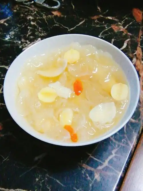银耳莲子百合汤的做法