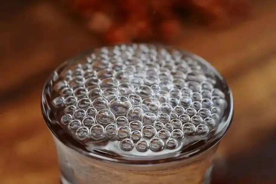 1,什么是酒花:白酒在晃动过程中,在 - 抖音