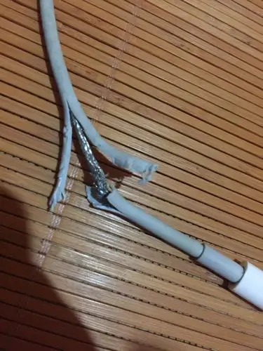 我的iphone6原装充电线被狗咬断了,请问自己怎么自行修理?