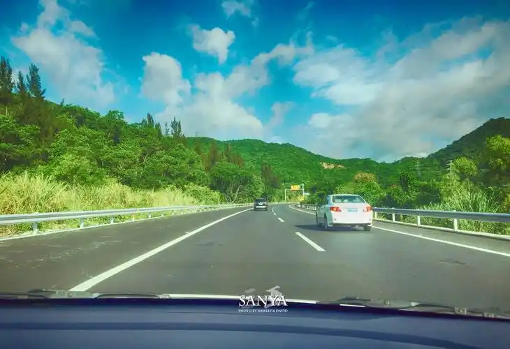 每天都在给眼前这条公路拍照,但每天的心情都不尽相同