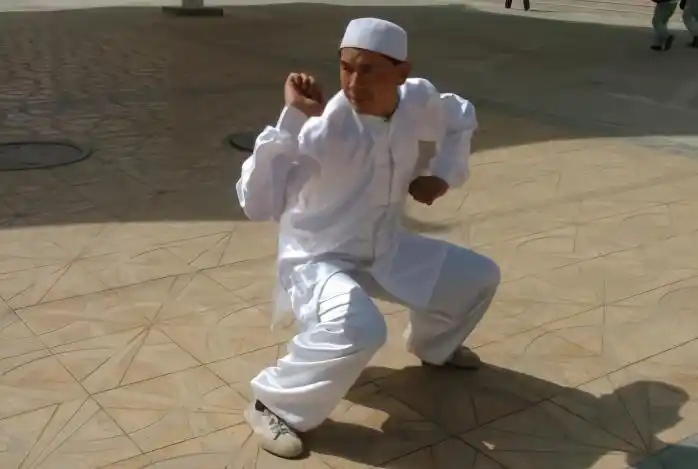 7旬八极拳老拳师一拳能打出破空声一身功夫内力深厚