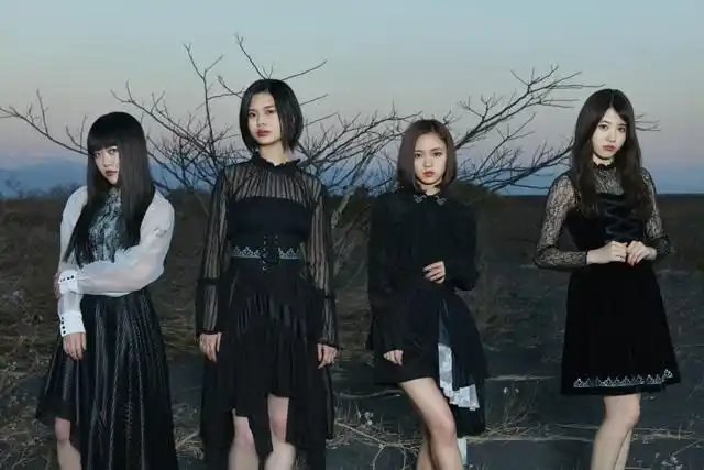 而平均年龄只有17岁的乐队组合girlfriend在今年2月的时候发售了首张